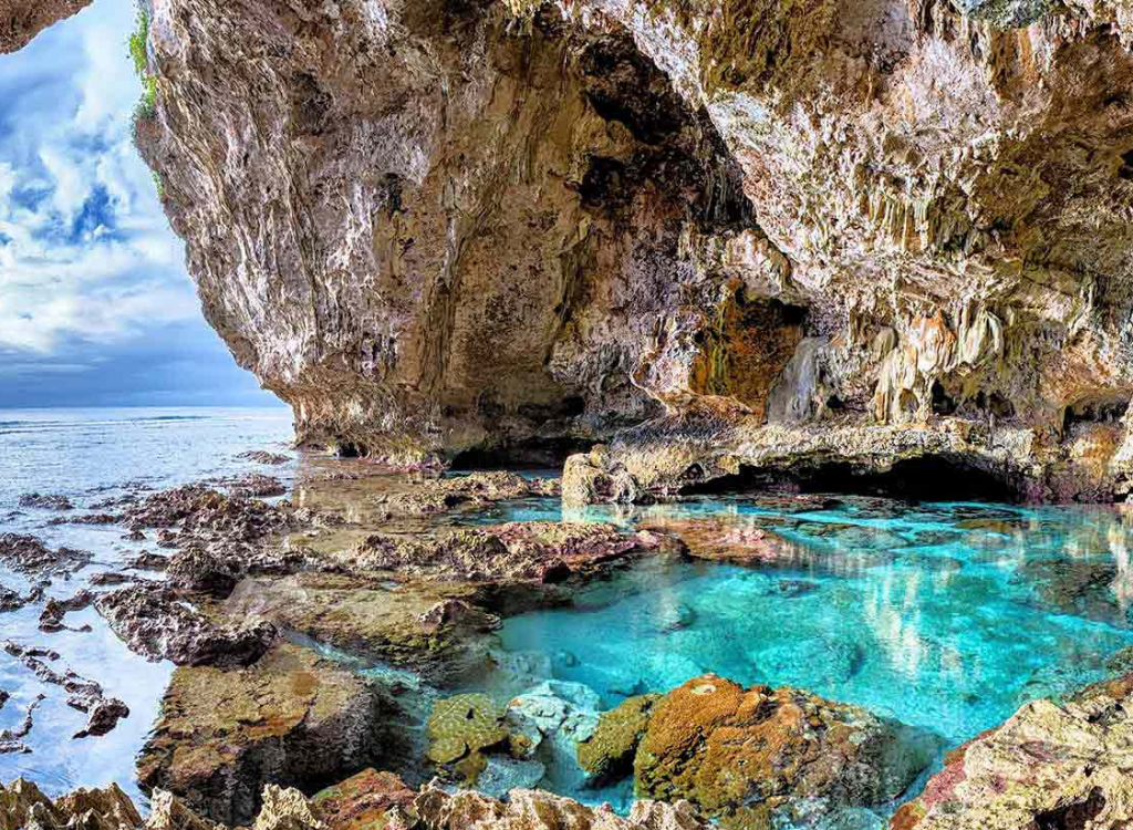 Car rental vehicles on Niue island road